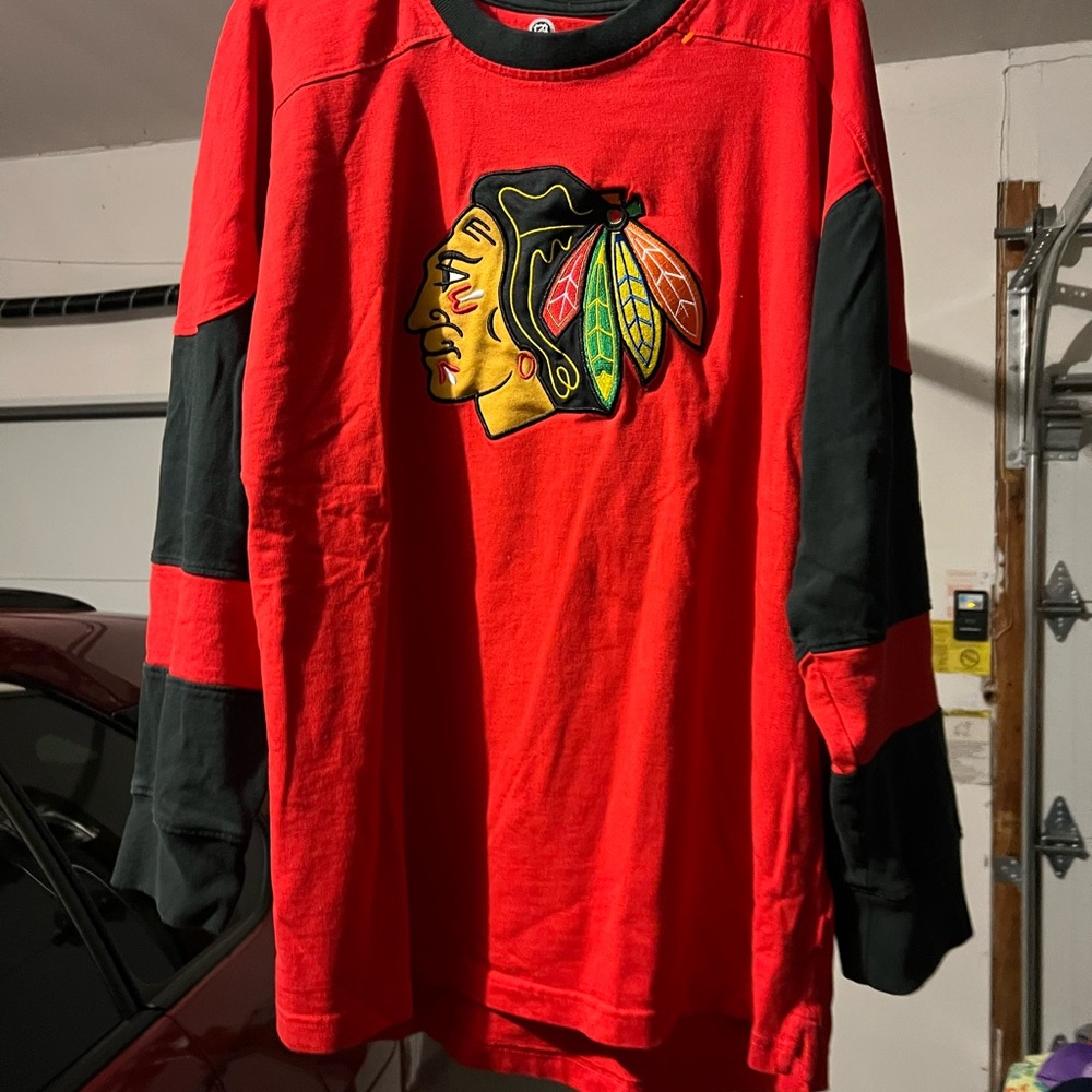 Red and Black Long Sleeve Chicago Blackhawks XL shirt